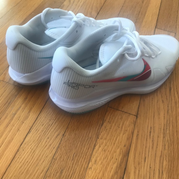 Nike Vapor Tennis shoes - Picture 2 of 5
